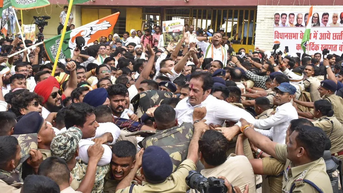 &lsquo;BJP&nbsp;diluting rural job scheme&rsquo;: Chhattisgarh Congress stages protest